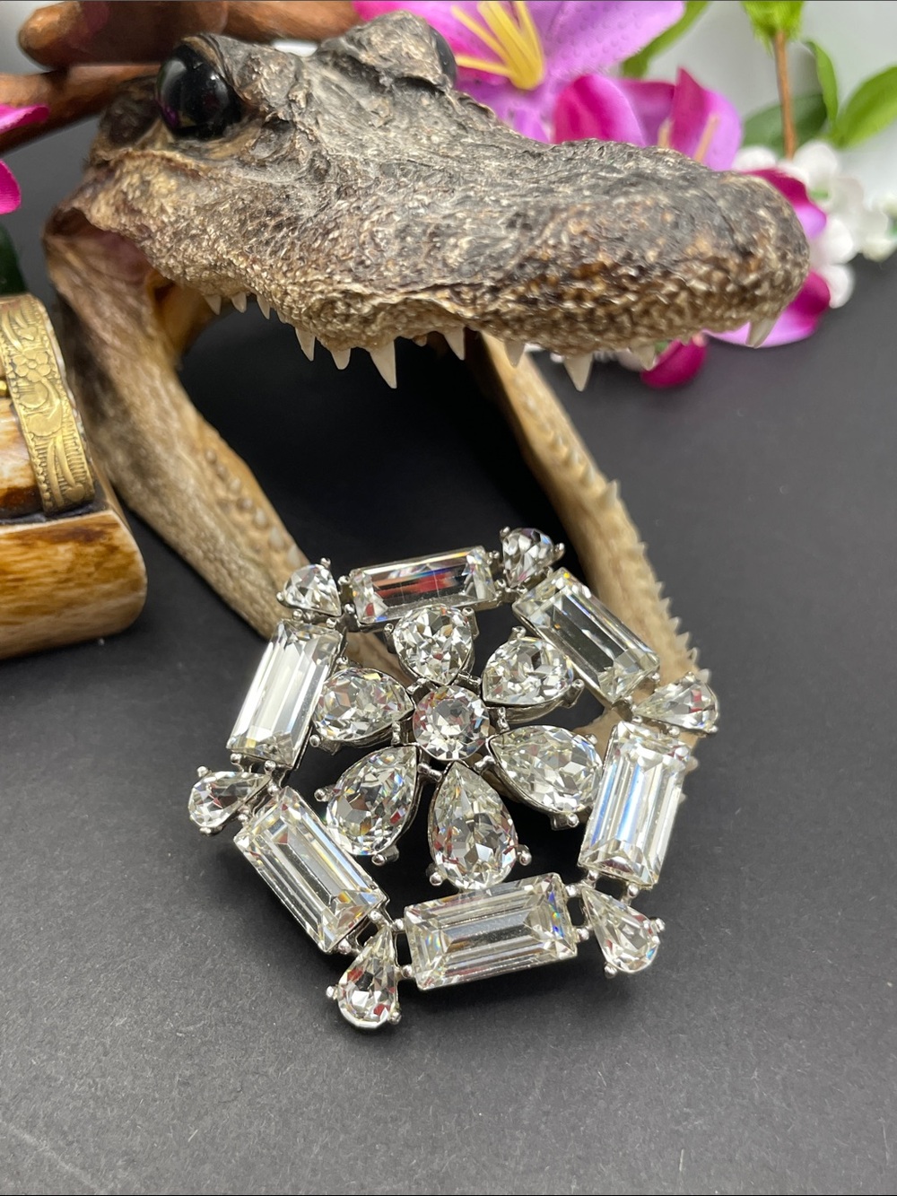 Clear glass rhinestone brooch vintage